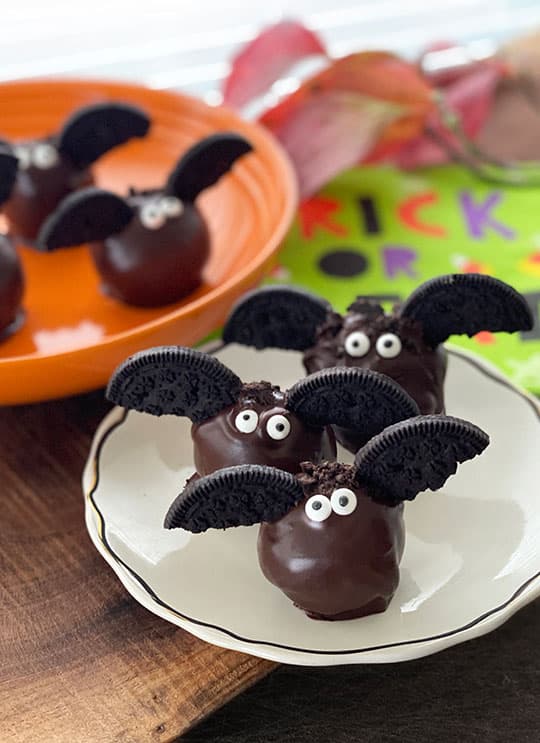'Halloween Bat Cookies N' Creme Balls